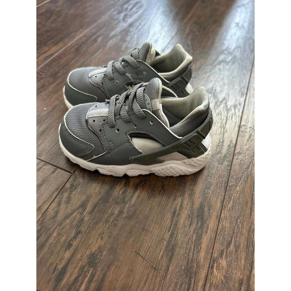 Nike - Picture 2 of 6